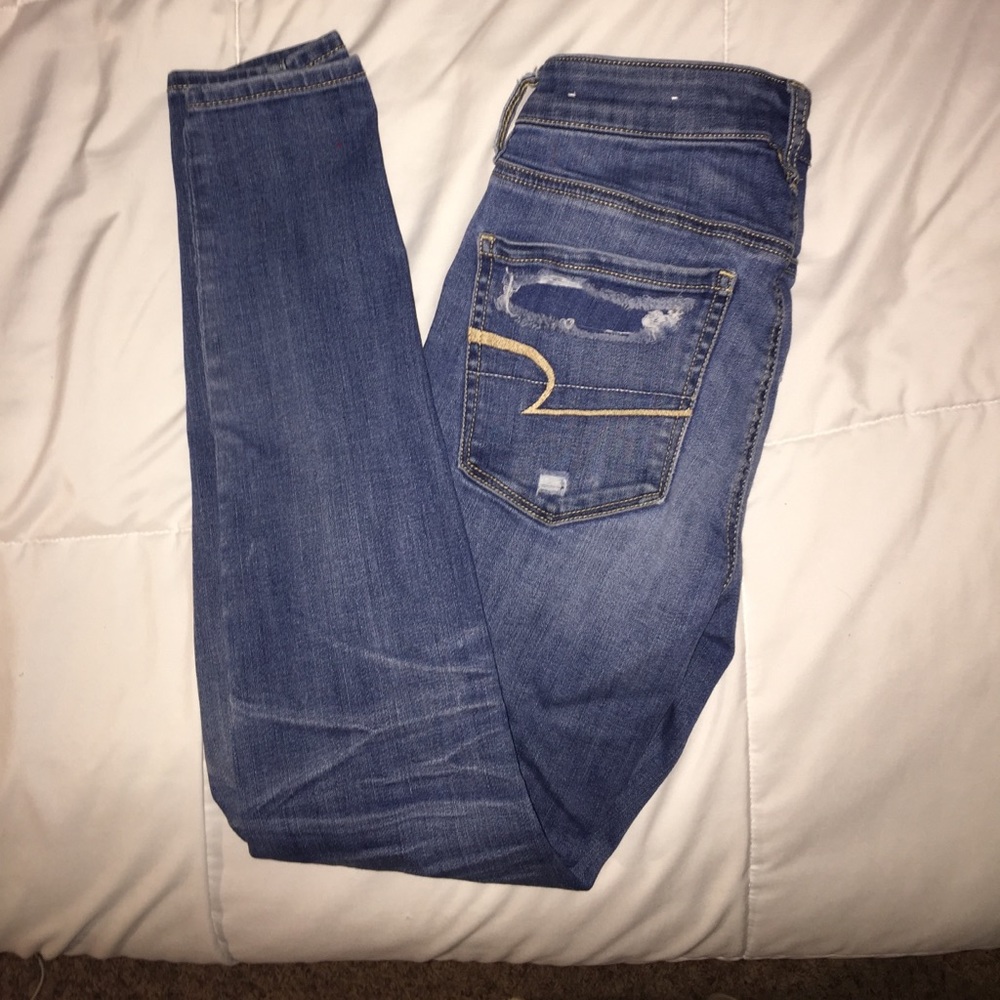 American Eagle Outfitters holy jeans!